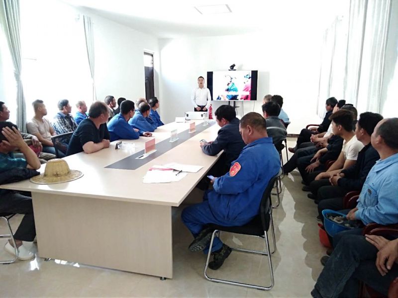 
				   
					黃河同力鹿角嶺礦山舉行滑塌、消防事故應(yīng)急救援演練
				 